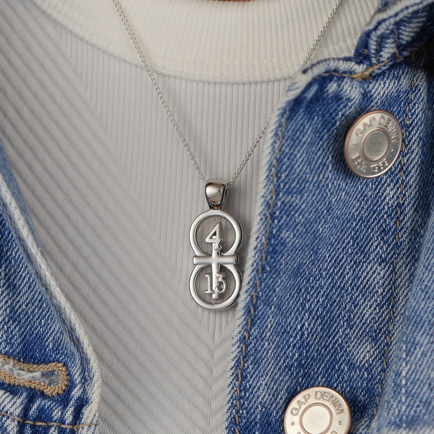 The RIYAN Pendant in silver - Philippians 4:13